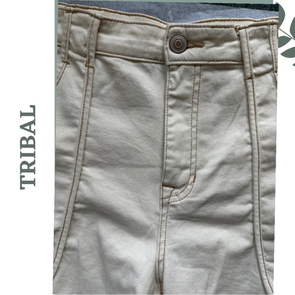 Tribal Jeans Shorts Audrey Mid Rise Girlfriend Length 7" Cream Zipper Front - Picture 4 of 7